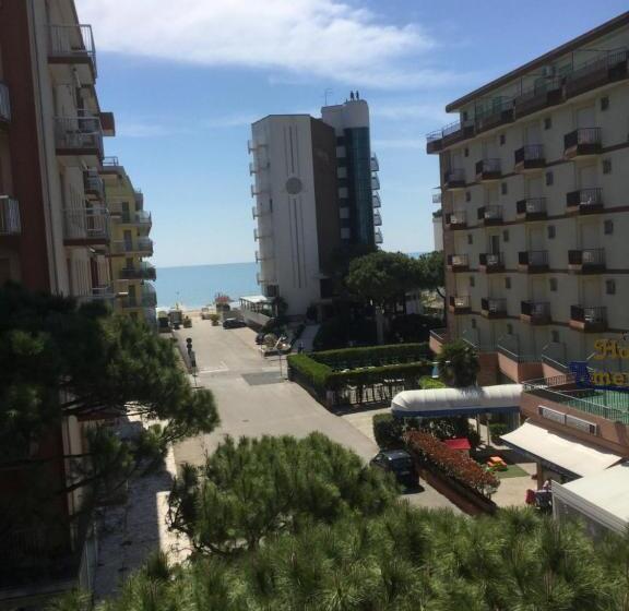 اتاق استاندارد چهارنفره با بالکن, La Maison By Hotel Aldebaran