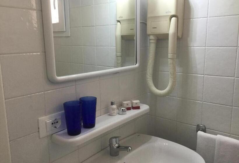 اتاق استاندارد یک تخته با بالکن, La Maison By Hotel Aldebaran