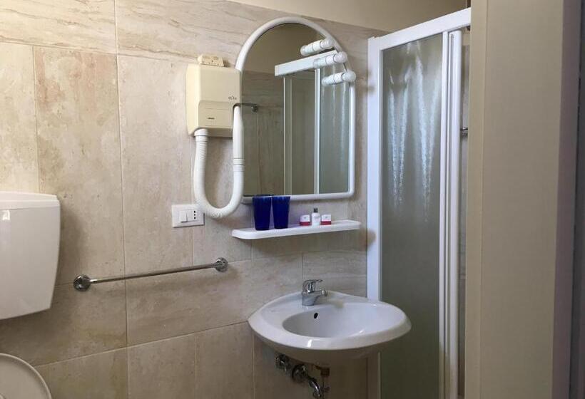 اتاق استاندارد چهارنفره با بالکن, La Maison By Hotel Aldebaran