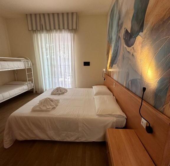 اتاق استاندارد چهارنفره با بالکن, La Maison By Hotel Aldebaran