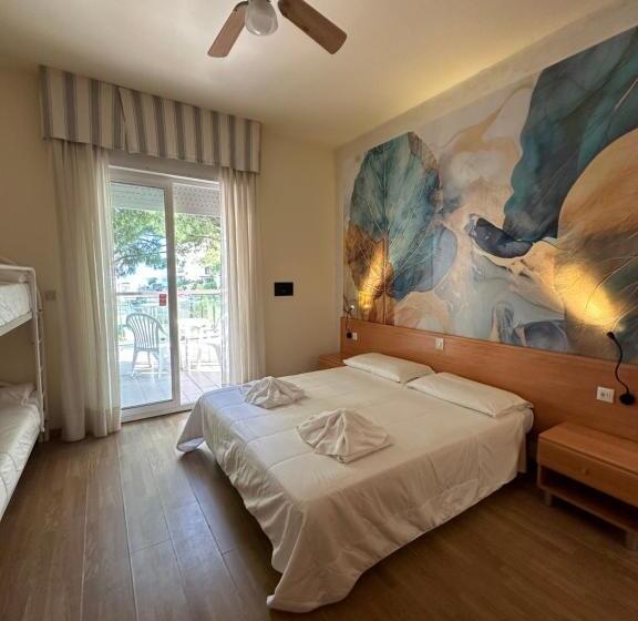 اتاق استاندارد چهارنفره با بالکن, La Maison By Hotel Aldebaran