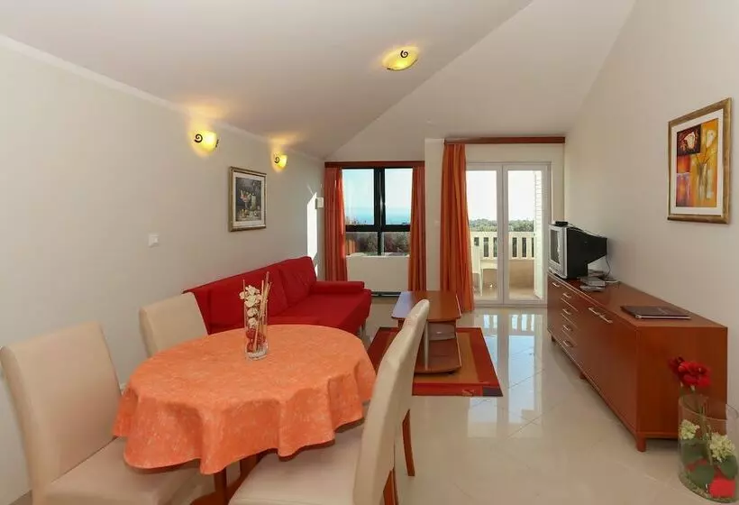 آپارتمان لوکس 1 خوابه, Aparthotel Astoria