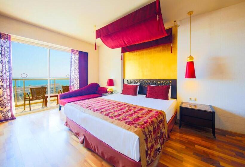 Quarto Triplo Estandar com Sacada, Horus Paradise Resort - All Inclusive