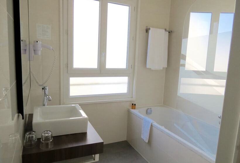 חדר סופריור, Amiraute