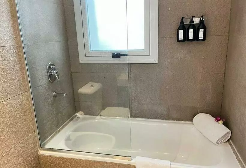 سوئیت با بالکن, Awwa Suites & Spa