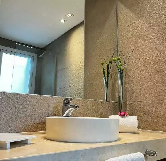 سوئیت با بالکن, Awwa Suites & Spa