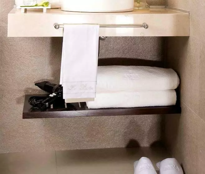 سوئیت با بالکن, Awwa Suites & Spa