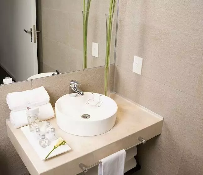سوئیت با بالکن, Awwa Suites & Spa