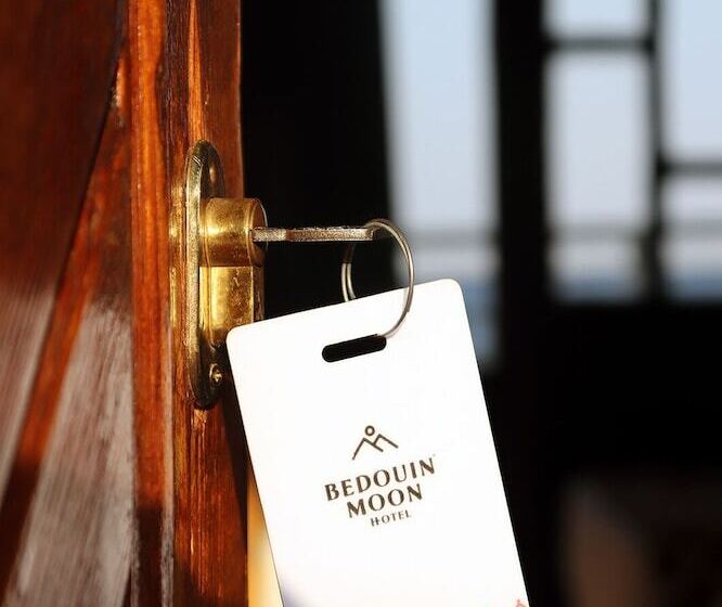 اتاق اکونومی یک تخته, Bedouin Moon