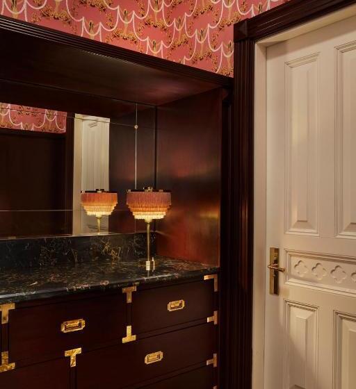 اتاق استاندارد, The Hotel Chelsea
