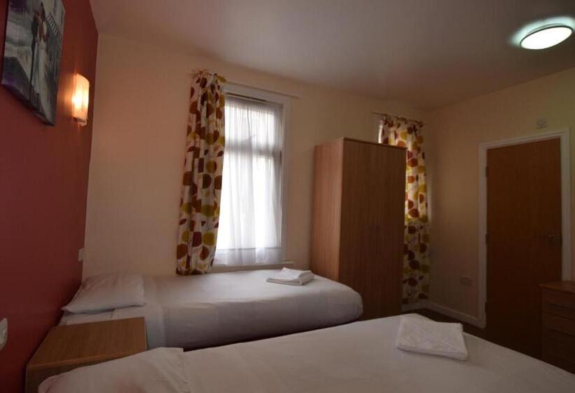 スタンダードトリプルルーム, Cranbrook