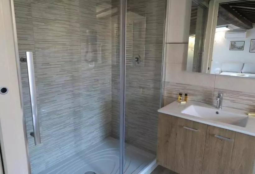 اتاق لوکس, Elisa Guest House