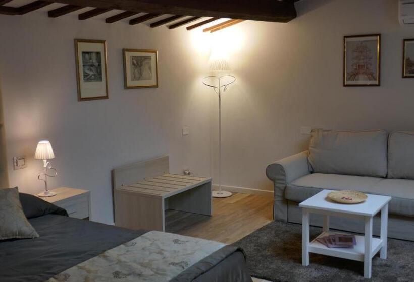 اتاق لوکس, Elisa Guest House