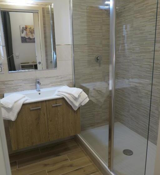 اتاق سوپریور سه تخته, Elisa Guest House