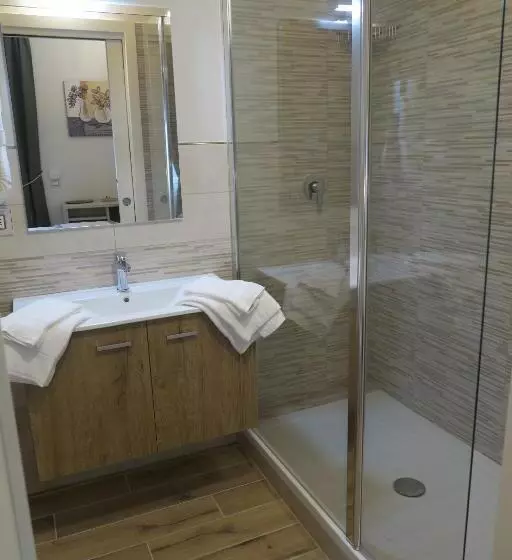 اتاق سوپریور سه تخته, Elisa Guest House