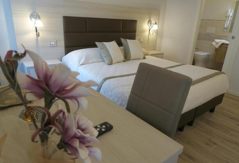 اتاق سوپریور سه تخته, Elisa Guest House