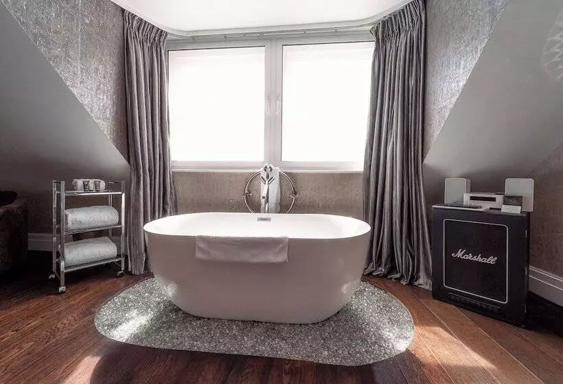 Deluxe Room, Karma Sanctum Soho