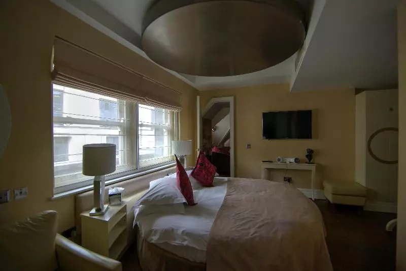Deluxe Junior Suite, Karma Sanctum Soho