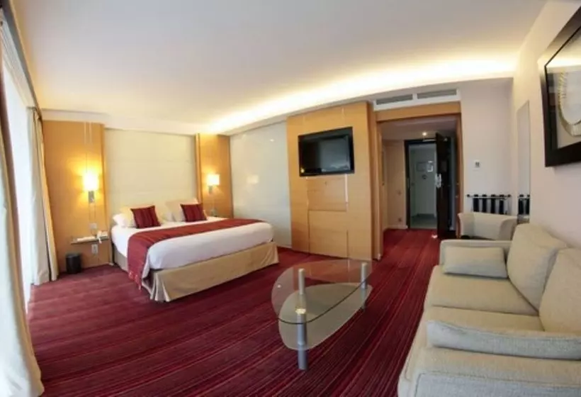 اتاق لوکس با چشم‌انداز دریا, Le Churchill Hôtel & Spa