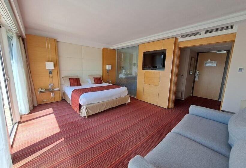 Номер Deluxe Вид на Море, Le Churchill Hôtel & Spa