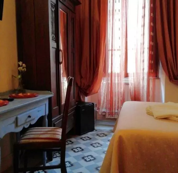 اتاق استاندارد یک نفره, Marta Guest House