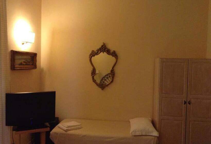 חדר סטנדרט לשלושה, Marta Guest House