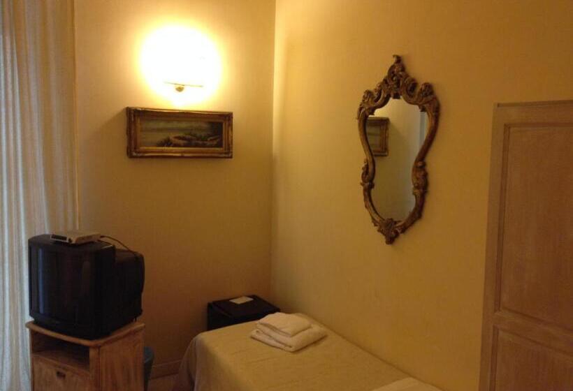 Номер Стандарт Трехместный, Marta Guest House