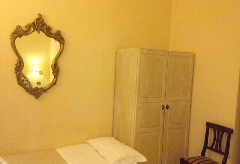 חדר סטנדרט לשלושה, Marta Guest House