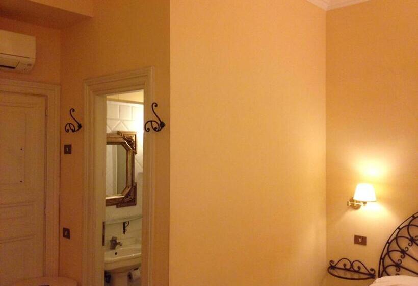 Номер Стандарт Трехместный, Marta Guest House