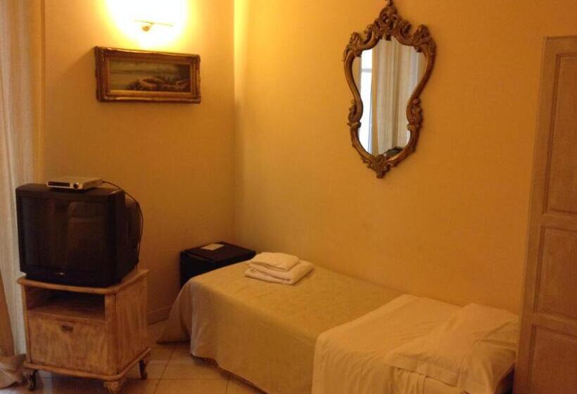 חדר סטנדרט לשלושה, Marta Guest House