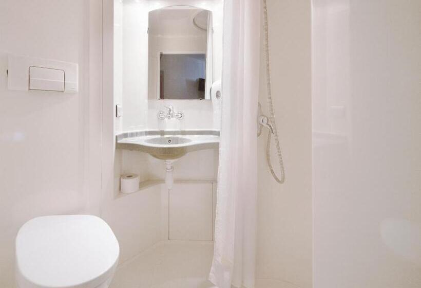 غرفة قياسية ثلاثية, Premiere Classe Warszawa Centrum