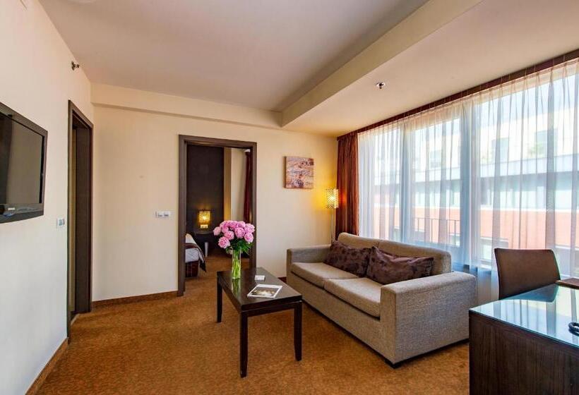 Standard Studio, Regnum Residence