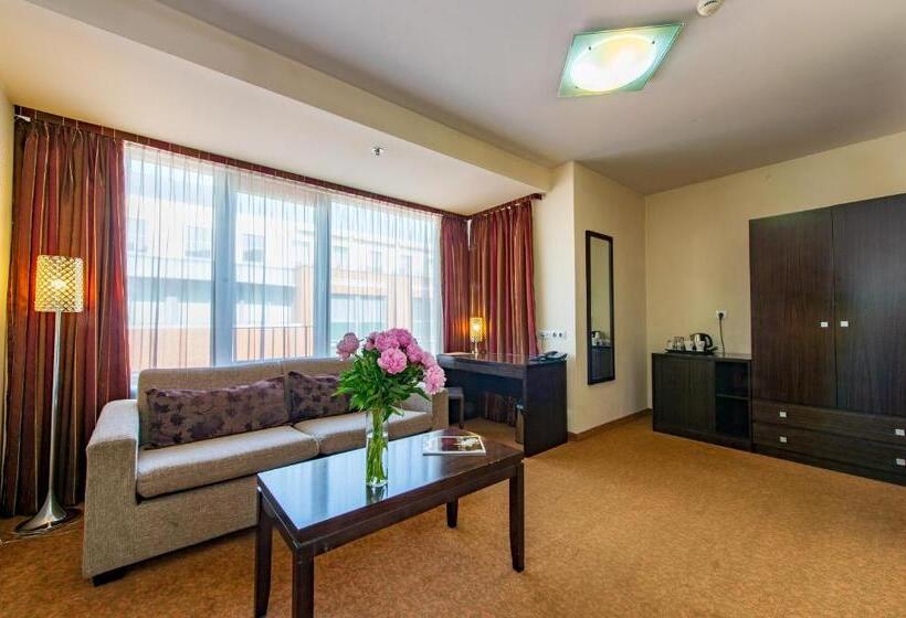 استودیوی استاندارد, Regnum Residence