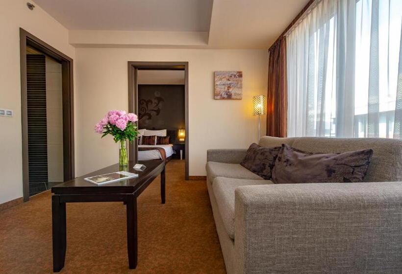 استودیوی استاندارد, Regnum Residence