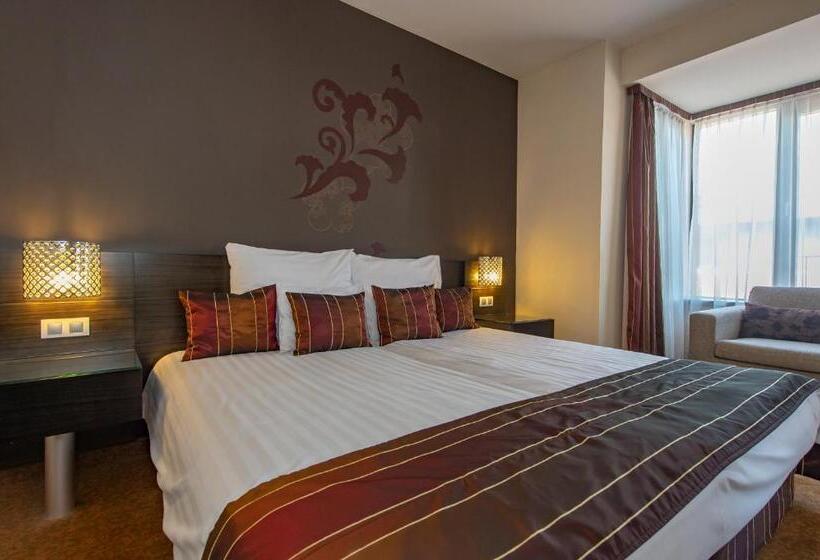 Standard Studio, Regnum Residence