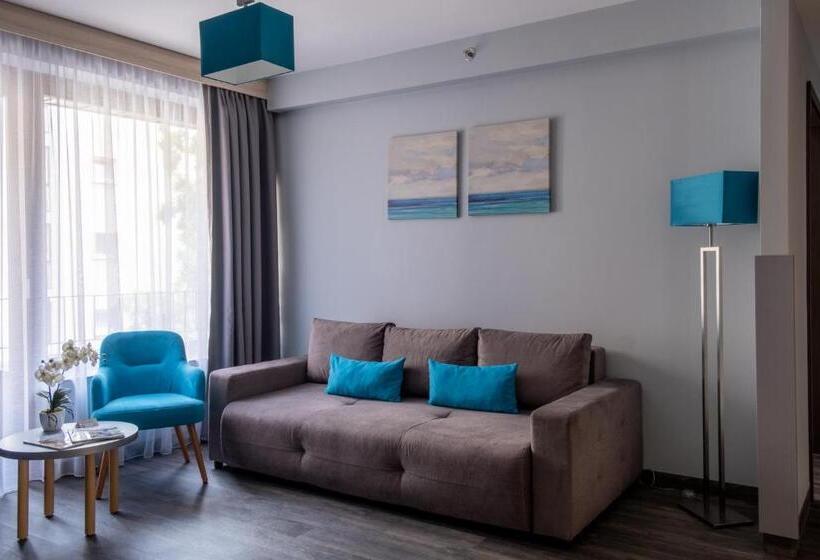 استودیوی سوپریور, Regnum Residence