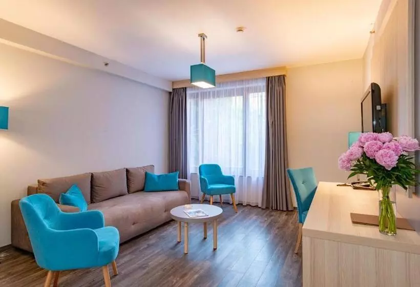 استودیوی سوپریور, Regnum Residence