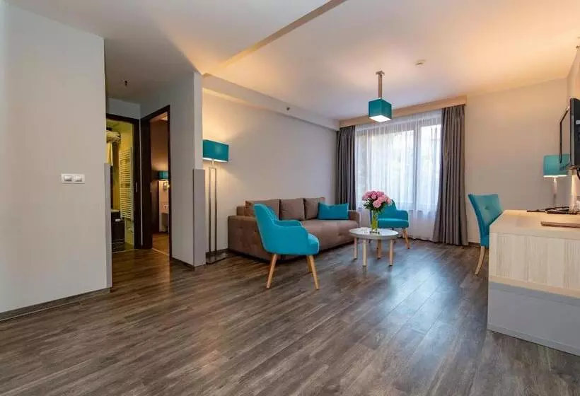 استودیوی سوپریور, Regnum Residence