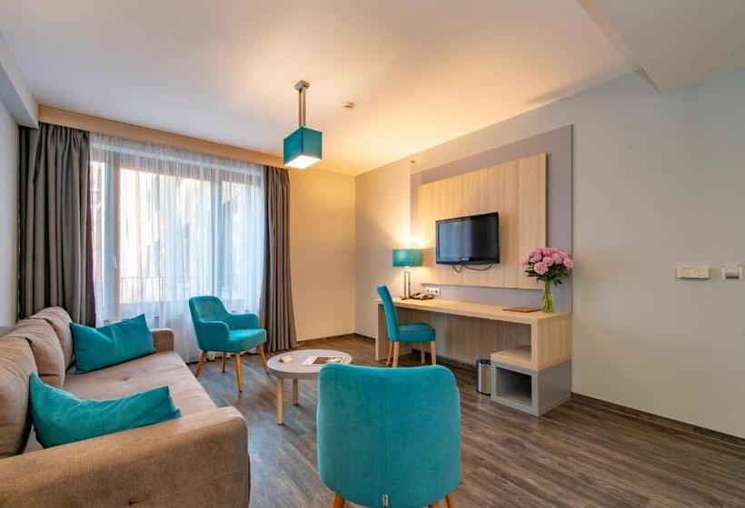 استودیوی سوپریور, Regnum Residence