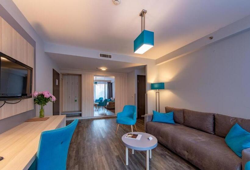 استودیوی سوپریور, Regnum Residence