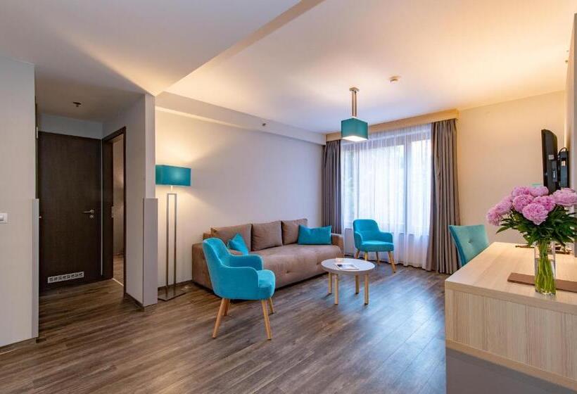 استودیوی سوپریور, Regnum Residence