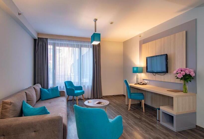 استودیوی سوپریور, Regnum Residence