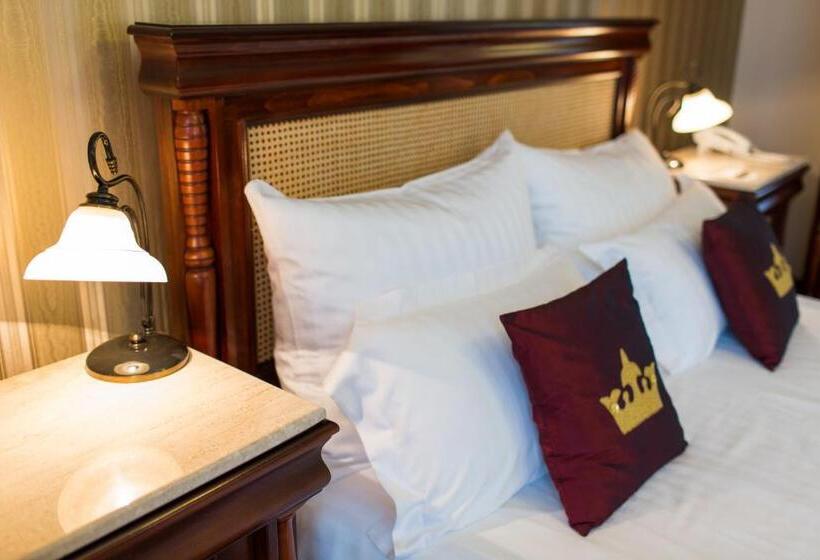 سوییت جونیور, Vila Paris Boutique