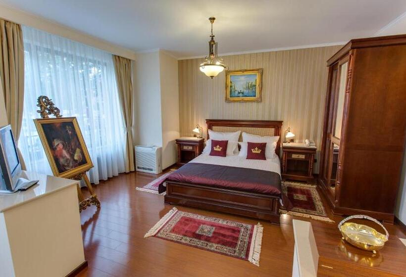 سوییت جونیور, Vila Paris Boutique