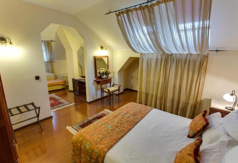 سوییت جونیور, Vila Paris Boutique