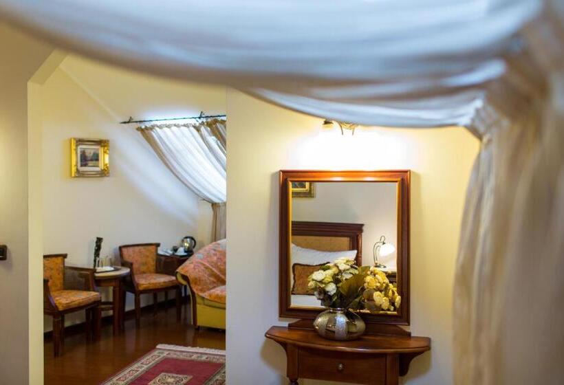 سوییت جونیور, Vila Paris Boutique