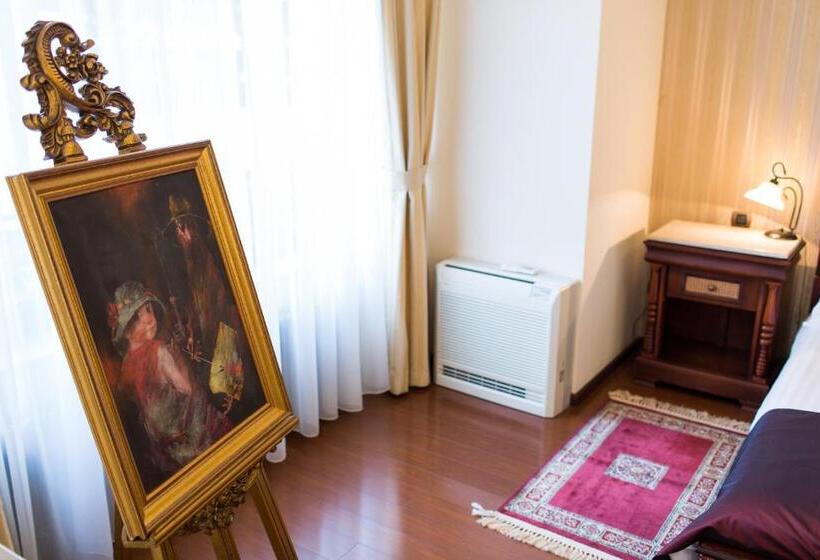 سوییت جونیور, Vila Paris Boutique