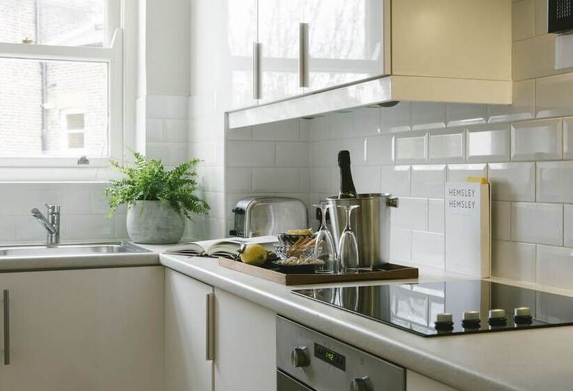 Апартаменты 1 Спальня, Europa House Apartments