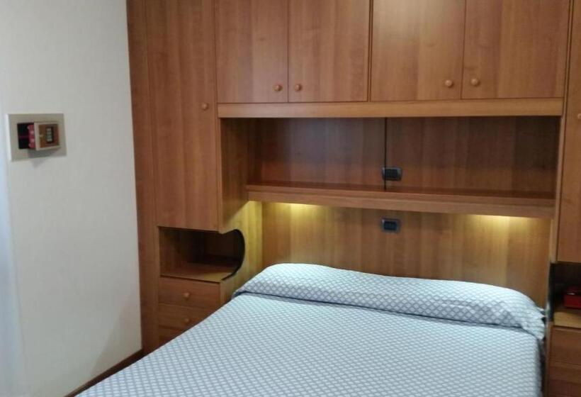 Pokój Standard Trzyosobowy, Acapulco