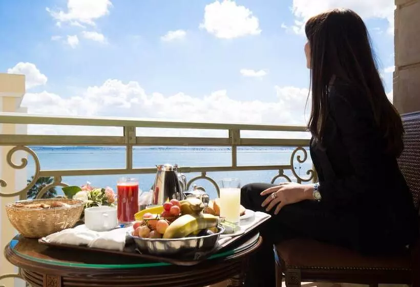 سوئیت سینیور, Acropole Tunis